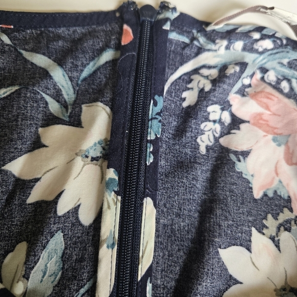 LOFT Black and Pink Floral Jumpsuit with Elegant Wide-Leg Design.Size 4 - Picture 14 of 14